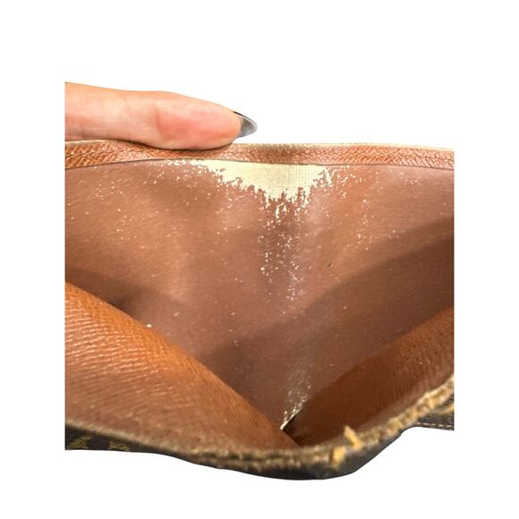 934. Louis Vuitton Monogram Bifold Wallet - Picture 8 of 9